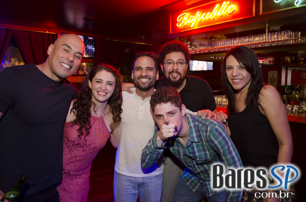 Banda Summer Beats e Sal Vincent com pop rock no Republic Pub Banda Summer Beats e Sal Vincent com pop rock no Republic Pub