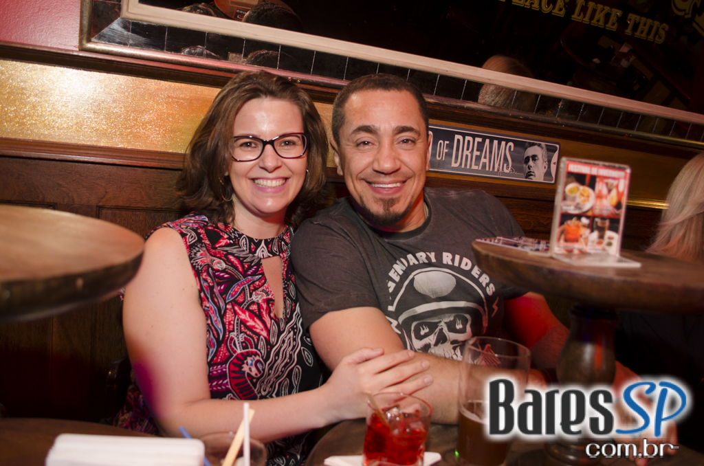 Banda Summer Beats e Sal Vincent com pop rock no Republic Pub Banda Summer Beats e Sal Vincent com pop rock no Republic Pub