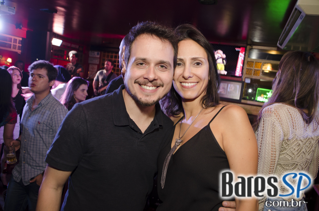 Banda Summer Beats e Sal Vincent com pop rock no Republic Pub Banda Summer Beats e Sal Vincent com pop rock no Republic Pub