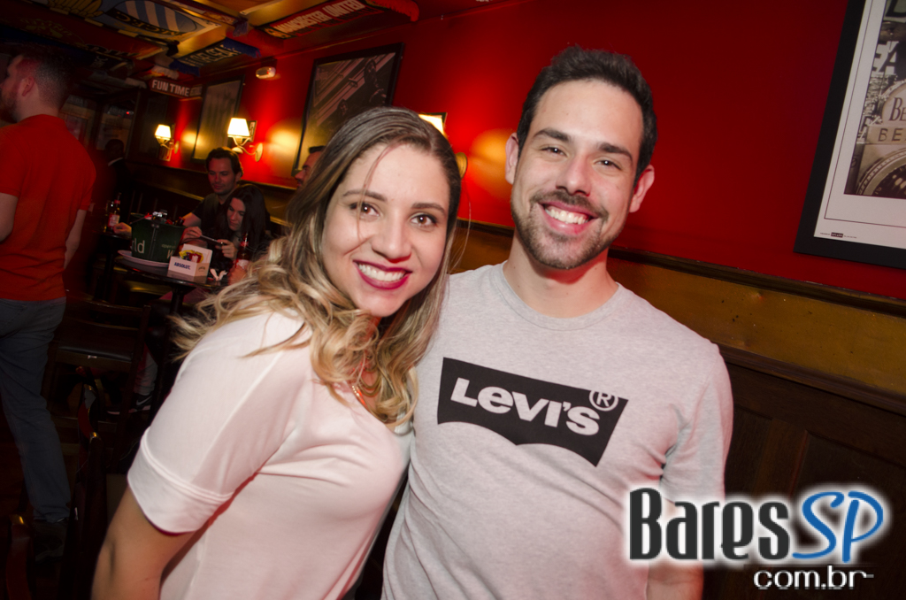 Banda Summer Beats e Sal Vincent com pop rock no Republic Pub Banda Summer Beats e Sal Vincent com pop rock no Republic Pub
