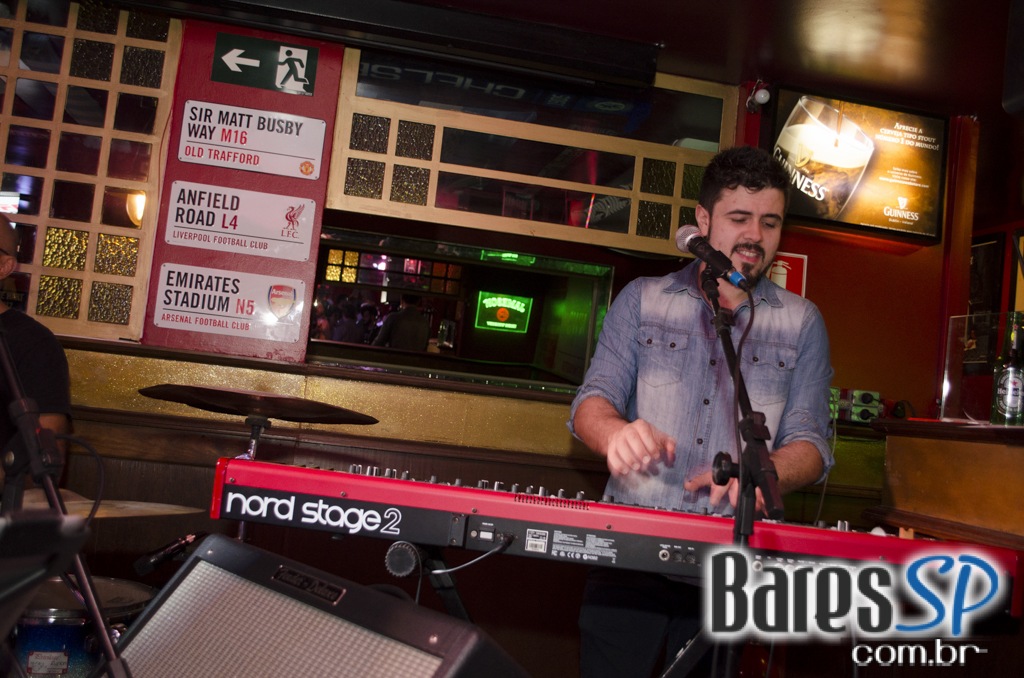 Banda Summer Beats e Sal Vincent com pop rock no Republic Pub Banda Summer Beats e Sal Vincent com pop rock no Republic Pub