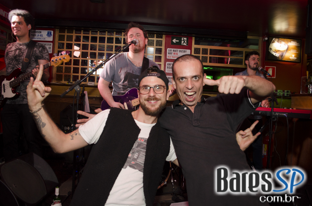 Banda Summer Beats e Sal Vincent com pop rock no Republic Pub Banda Summer Beats e Sal Vincent com pop rock no Republic Pub