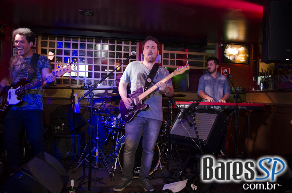 Banda Summer Beats e Sal Vincent com pop rock no Republic Pub Banda Summer Beats e Sal Vincent com pop rock no Republic Pub