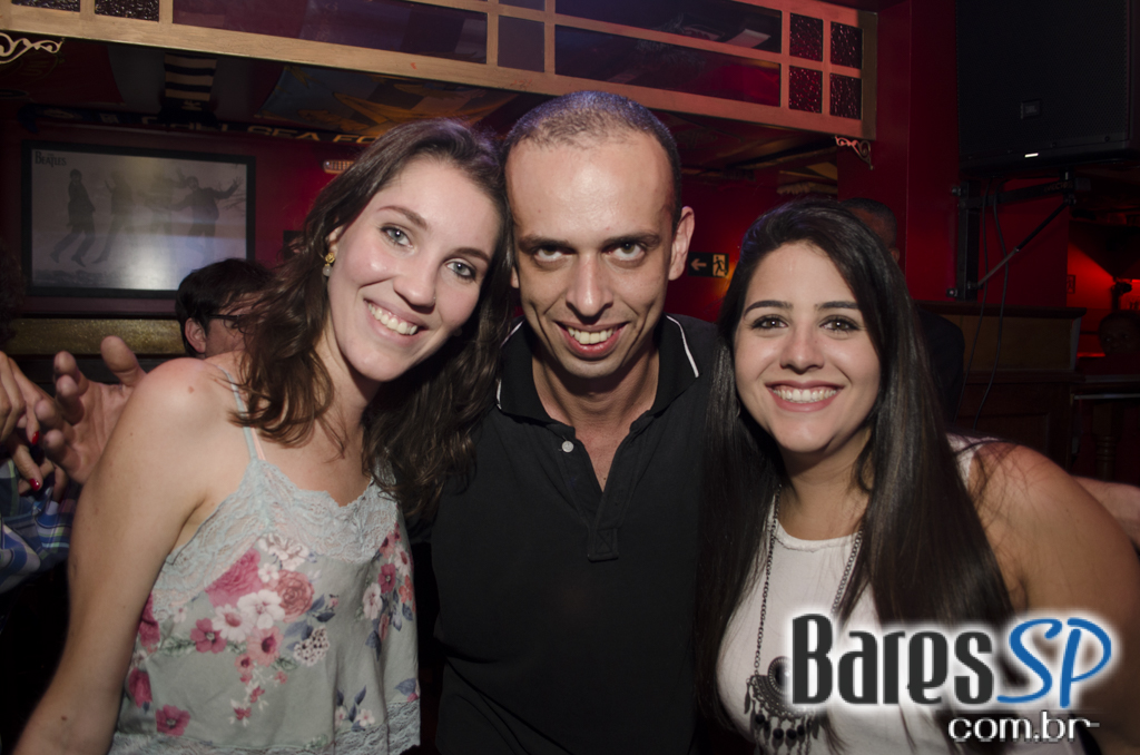 Banda Summer Beats e Sal Vincent com pop rock no Republic Pub Banda Summer Beats e Sal Vincent com pop rock no Republic Pub