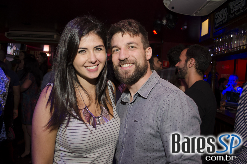 Banda Summer Beats e Sal Vincent com pop rock no Republic Pub Banda Summer Beats e Sal Vincent com pop rock no Republic Pub