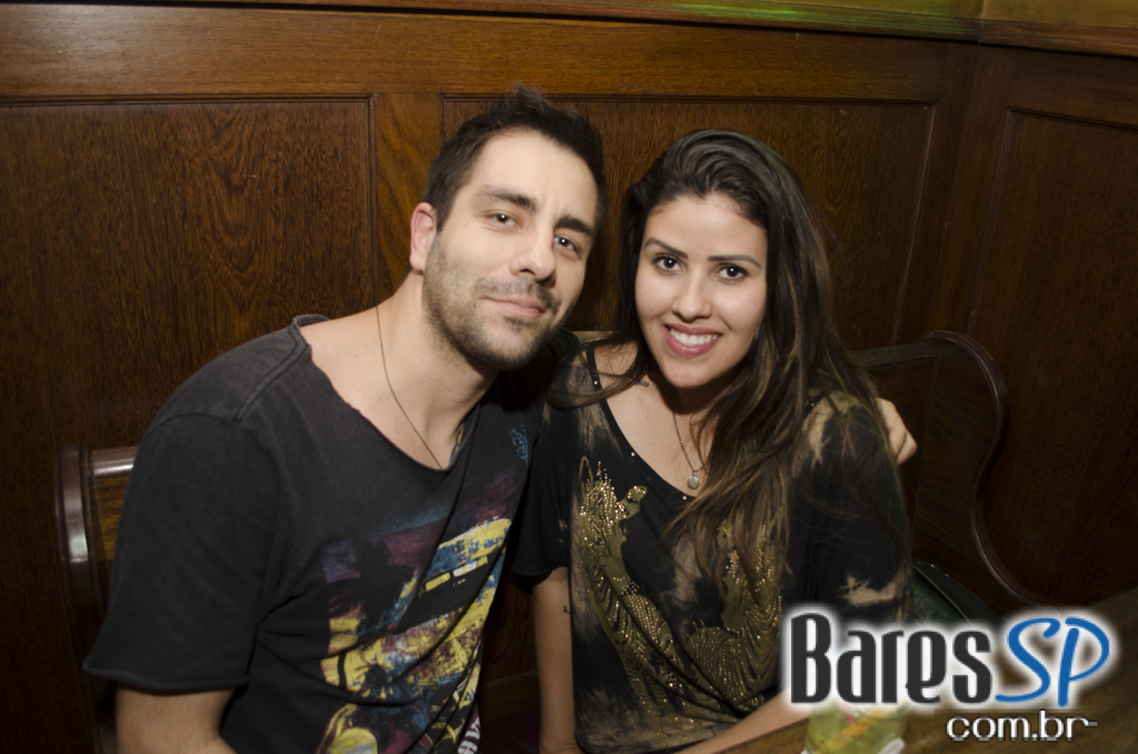 Banda Summer Beats e Sal Vincent com pop rock no Republic Pub Banda Summer Beats e Sal Vincent com pop rock no Republic Pub