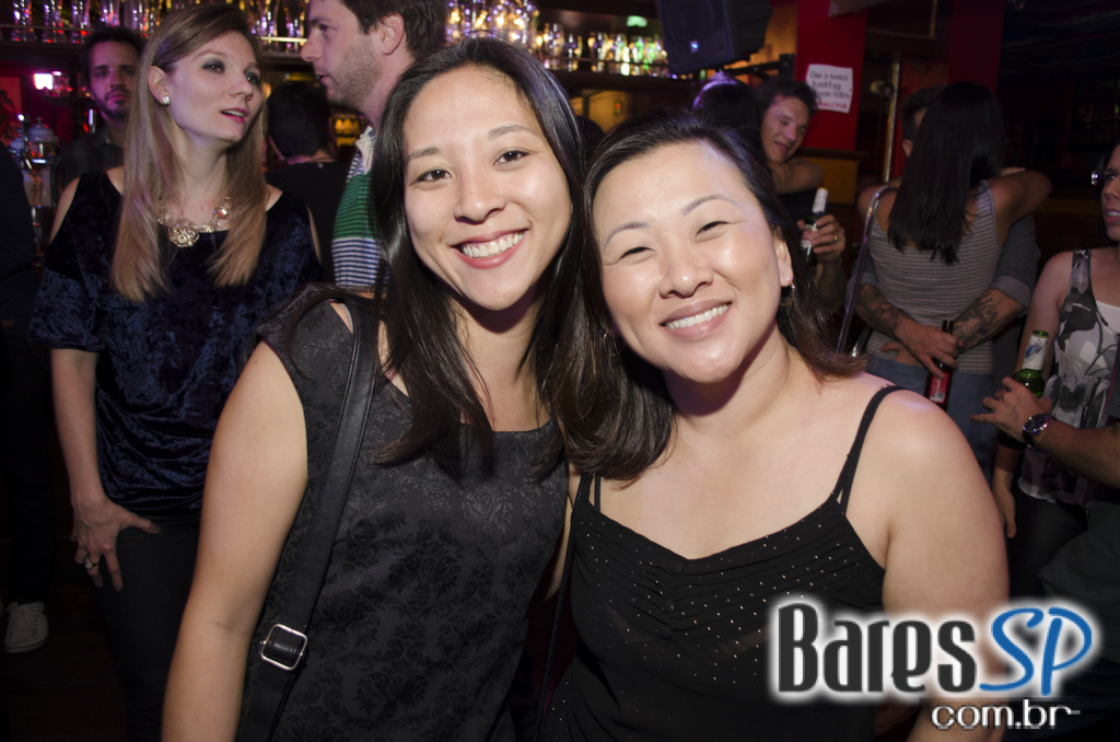 Banda Summer Beats e Sal Vincent com pop rock no Republic Pub Banda Summer Beats e Sal Vincent com pop rock no Republic Pub