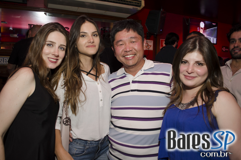 Banda Summer Beats e Sal Vincent com pop rock no Republic Pub Banda Summer Beats e Sal Vincent com pop rock no Republic Pub