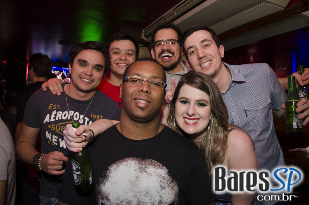 Banda Burnz e William Kim comandaram a noite do Republic Pub Banda Burnz e William Kim comandaram a noite do Republic Pub