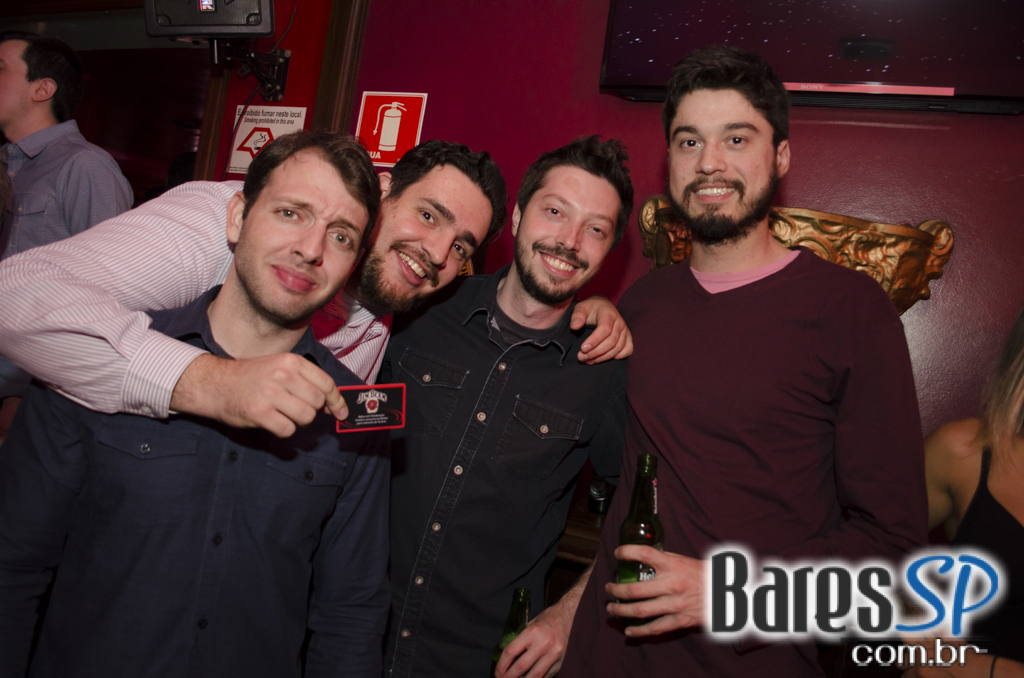 Banda Burnz e William Kim comandaram a noite do Republic Pub Banda Burnz e William Kim comandaram a noite do Republic Pub