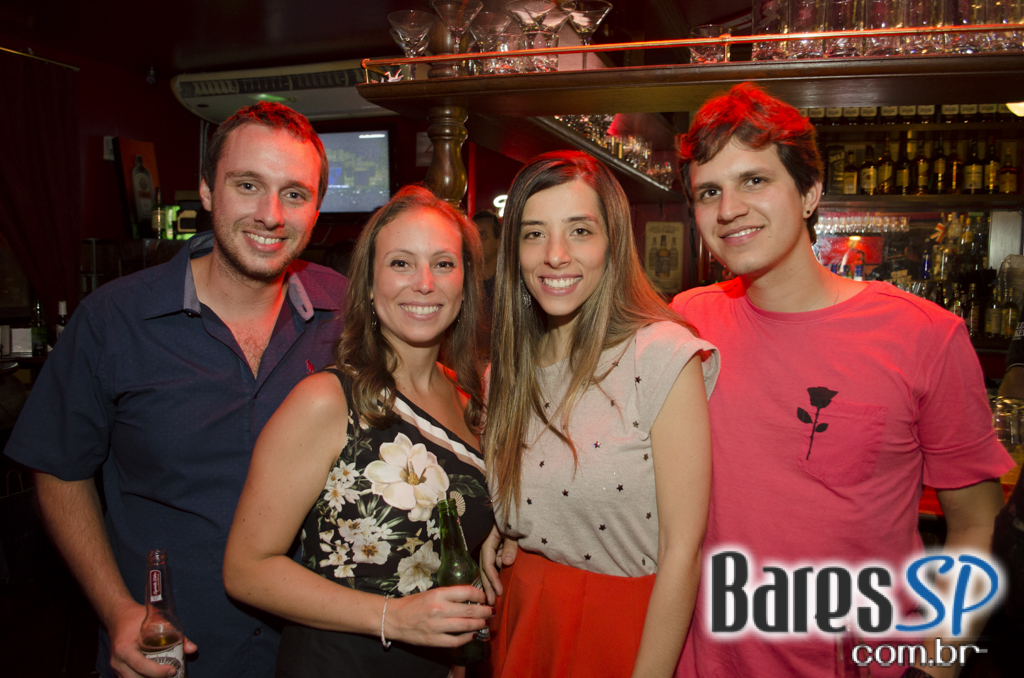 Banda Burnz e William Kim comandaram a noite do Republic Pub Banda Burnz e William Kim comandaram a noite do Republic Pub