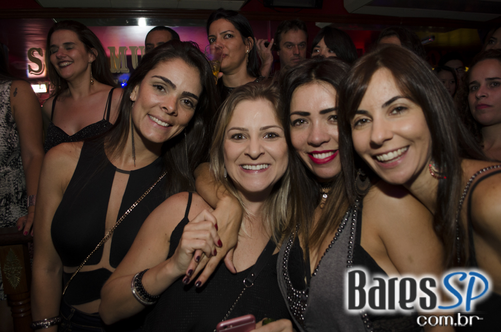 Banda Burnz e William Kim comandaram a noite do Republic Pub Banda Burnz e William Kim comandaram a noite do Republic Pub