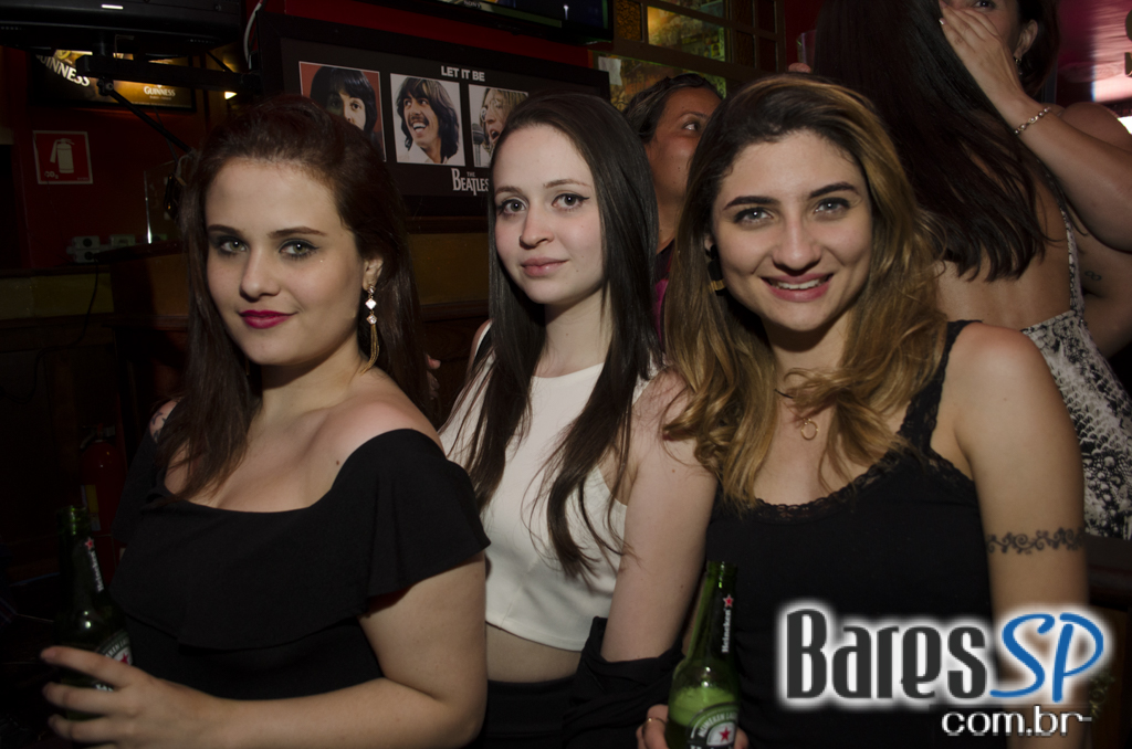 Banda Burnz e William Kim comandaram a noite do Republic Pub Banda Burnz e William Kim comandaram a noite do Republic Pub