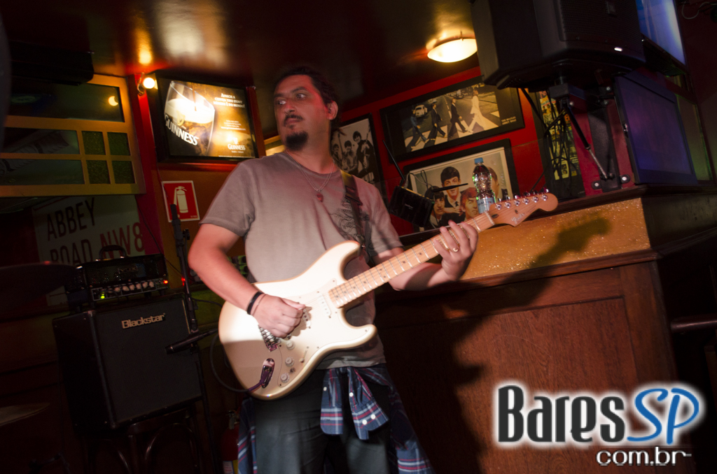 Banda Burnz e William Kim comandaram a noite do Republic Pub Banda Burnz e William Kim comandaram a noite do Republic Pub