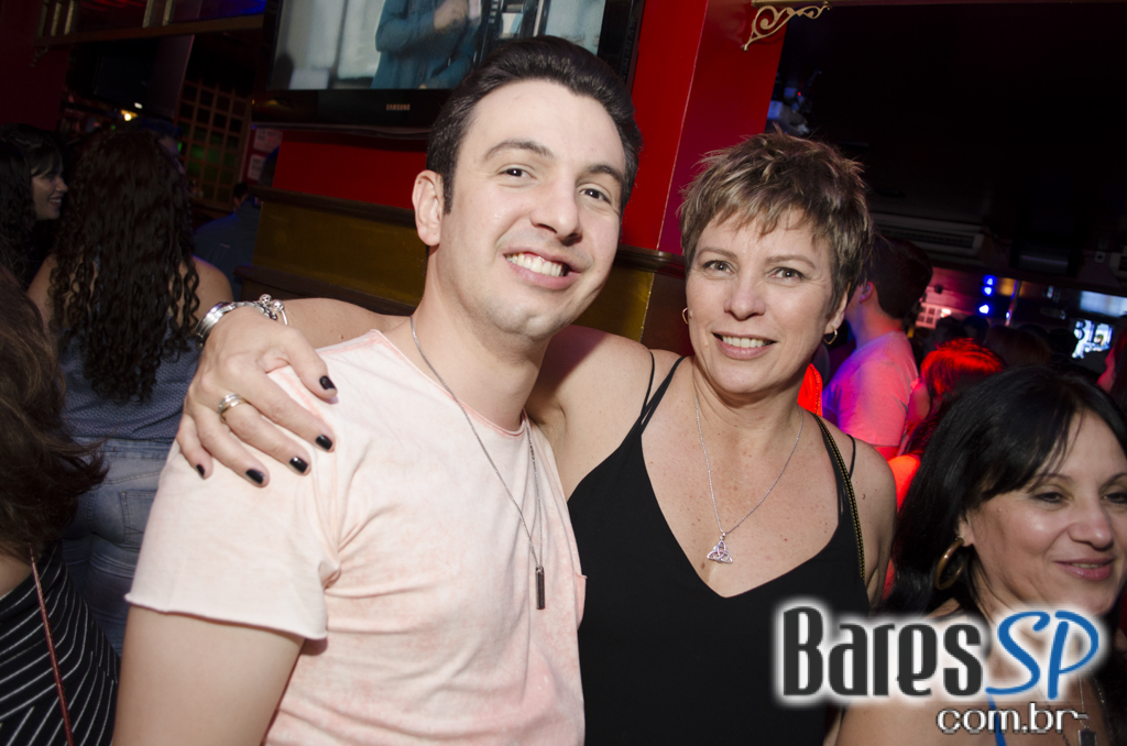 Banda Burnz e William Kim comandaram a noite do Republic Pub Banda Burnz e William Kim comandaram a noite do Republic Pub