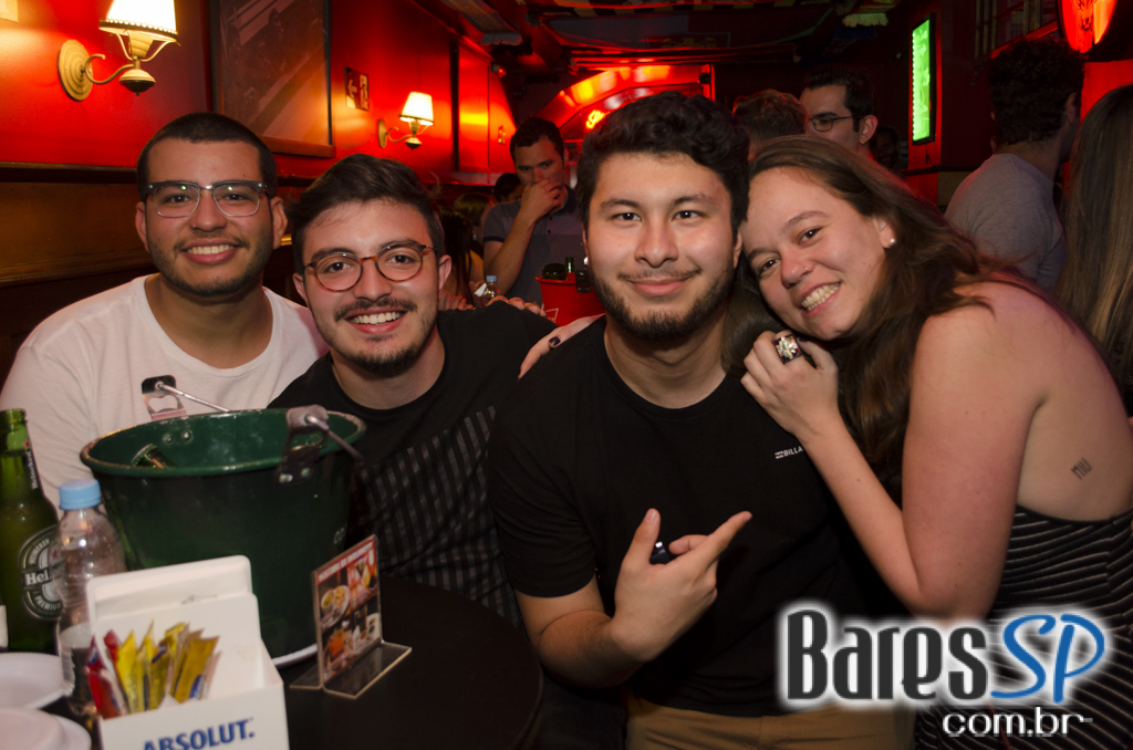 Banda Burnz e William Kim comandaram a noite do Republic Pub Banda Burnz e William Kim comandaram a noite do Republic Pub