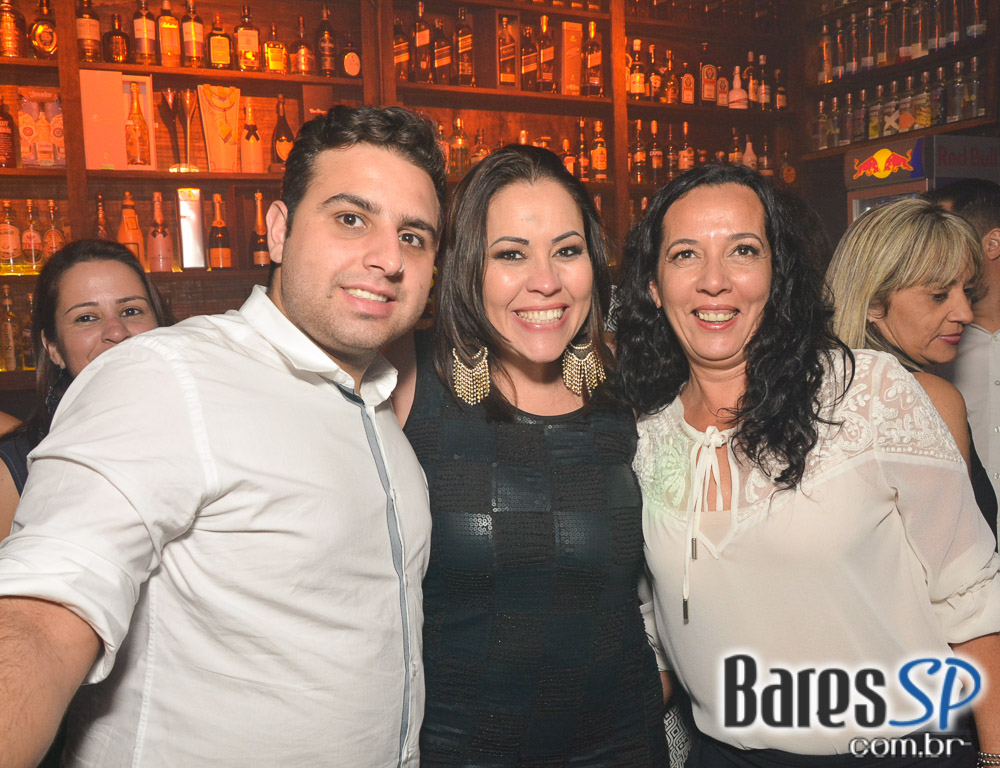 Akbar Lounge e Disco recebeu esse sábado a Noite do Preto e Branco com muito flash back Akbar Lounge e Disco recebeu esse sábado a Noite do Preto e Branco com muito flash back