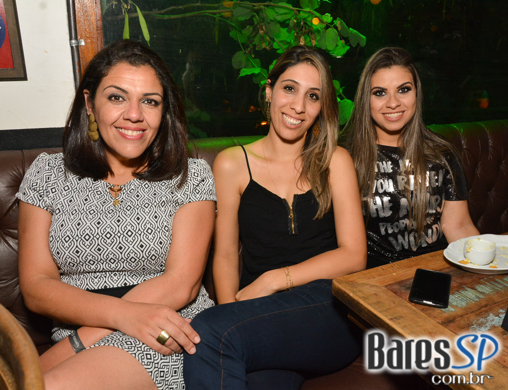 Akbar Lounge e Disco recebeu esse sábado a Noite do Preto e Branco com muito flash back Akbar Lounge e Disco recebeu esse sábado a Noite do Preto e Branco com muito flash back