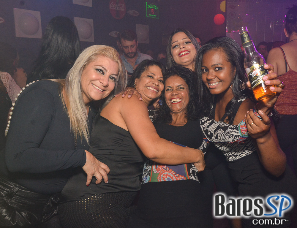 Akbar Lounge e Disco recebeu esse sábado a Noite do Preto e Branco com muito flash back Akbar Lounge e Disco recebeu esse sábado a Noite do Preto e Branco com muito flash back