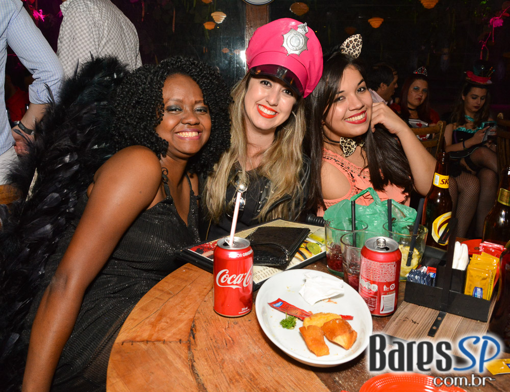 Baile das Antigas 12ª edição com DJs Silvinho, Katatau e Zhenna no Akbar Lounge e Disco Baile das Antigas 12ª edição com DJs Silvinho, Katatau e Zhenna no Akbar Lounge e Disco