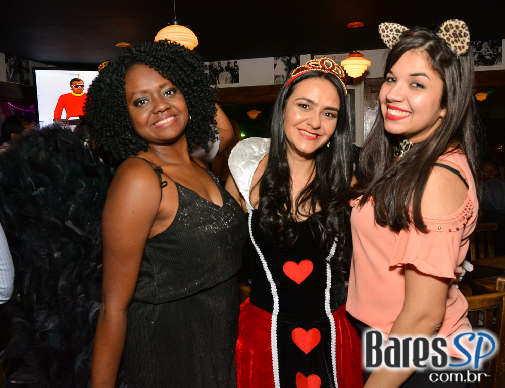 Baile das Antigas 12ª edição com DJs Silvinho, Katatau e Zhenna no Akbar Lounge e Disco Baile das Antigas 12ª edição com DJs Silvinho, Katatau e Zhenna no Akbar Lounge e Disco