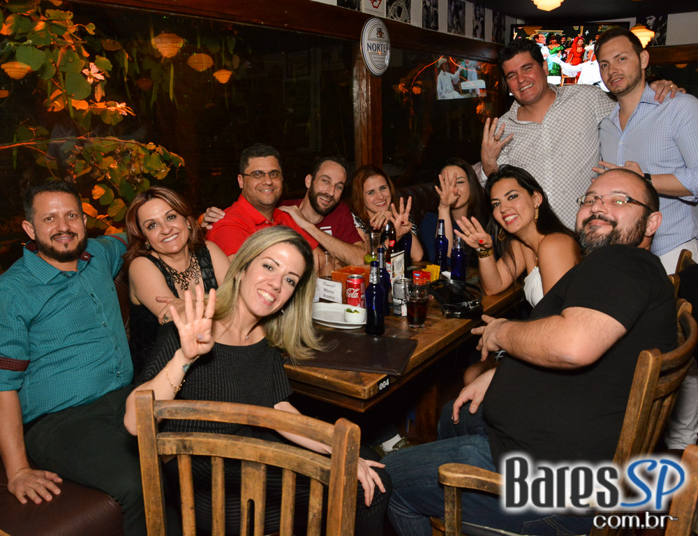 Baile das Antigas 12ª edição com DJs Silvinho, Katatau e Zhenna no Akbar Lounge e Disco Baile das Antigas 12ª edição com DJs Silvinho, Katatau e Zhenna no Akbar Lounge e Disco