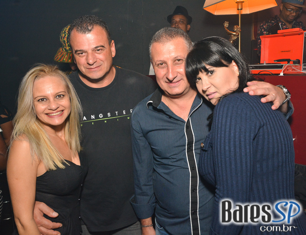 Baile das Antigas 12ª edição com DJs Silvinho, Katatau e Zhenna no Akbar Lounge e Disco Baile das Antigas 12ª edição com DJs Silvinho, Katatau e Zhenna no Akbar Lounge e Disco