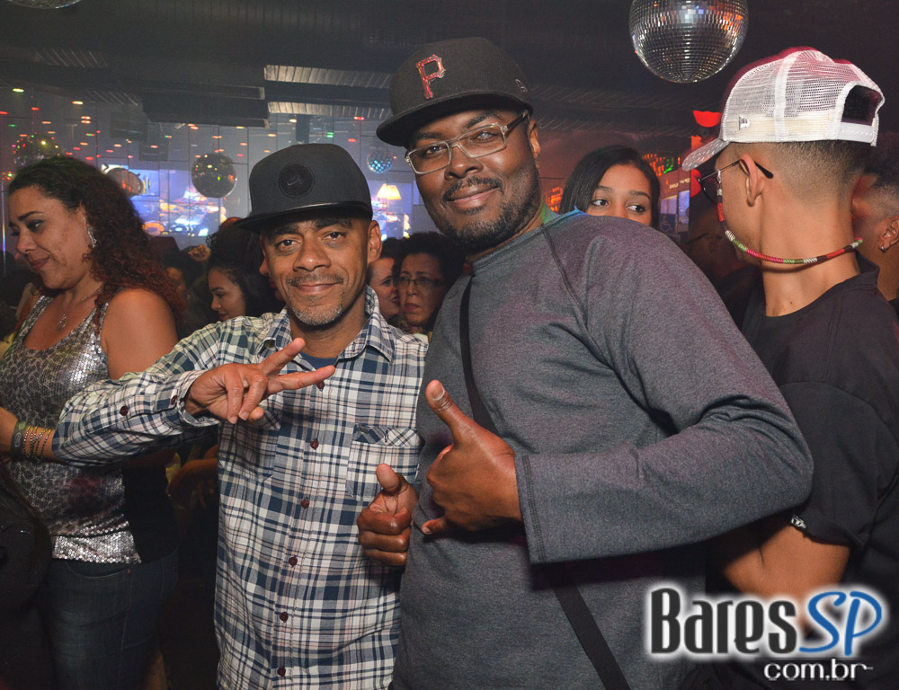 Baile das Antigas 12ª edição com DJs Silvinho, Katatau e Zhenna no Akbar Lounge e Disco Baile das Antigas 12ª edição com DJs Silvinho, Katatau e Zhenna no Akbar Lounge e Disco