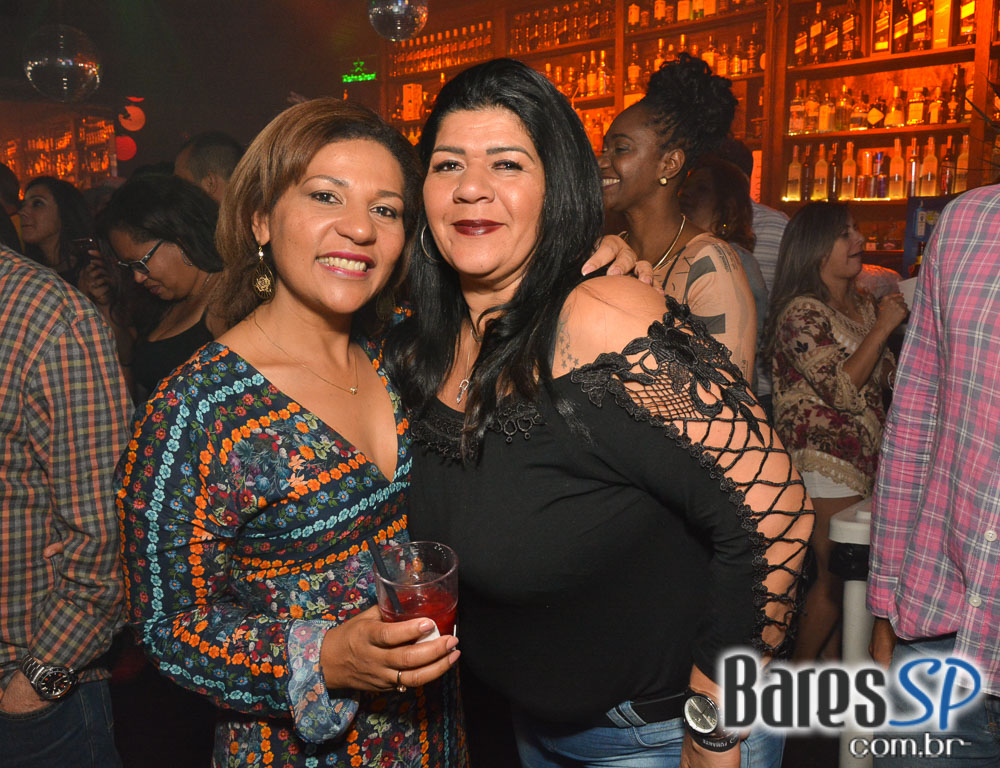 Baile das Antigas 12ª edição com DJs Silvinho, Katatau e Zhenna no Akbar Lounge e Disco Baile das Antigas 12ª edição com DJs Silvinho, Katatau e Zhenna no Akbar Lounge e Disco