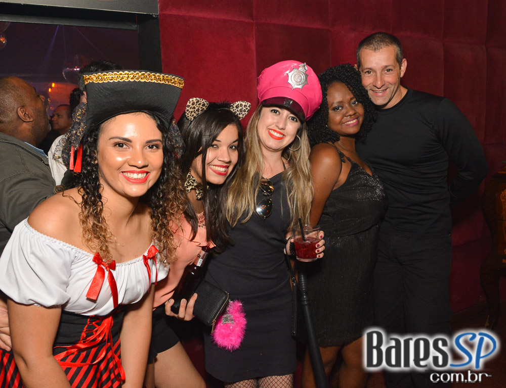 Baile das Antigas 12ª edição com DJs Silvinho, Katatau e Zhenna no Akbar Lounge e Disco Baile das Antigas 12ª edição com DJs Silvinho, Katatau e Zhenna no Akbar Lounge e Disco