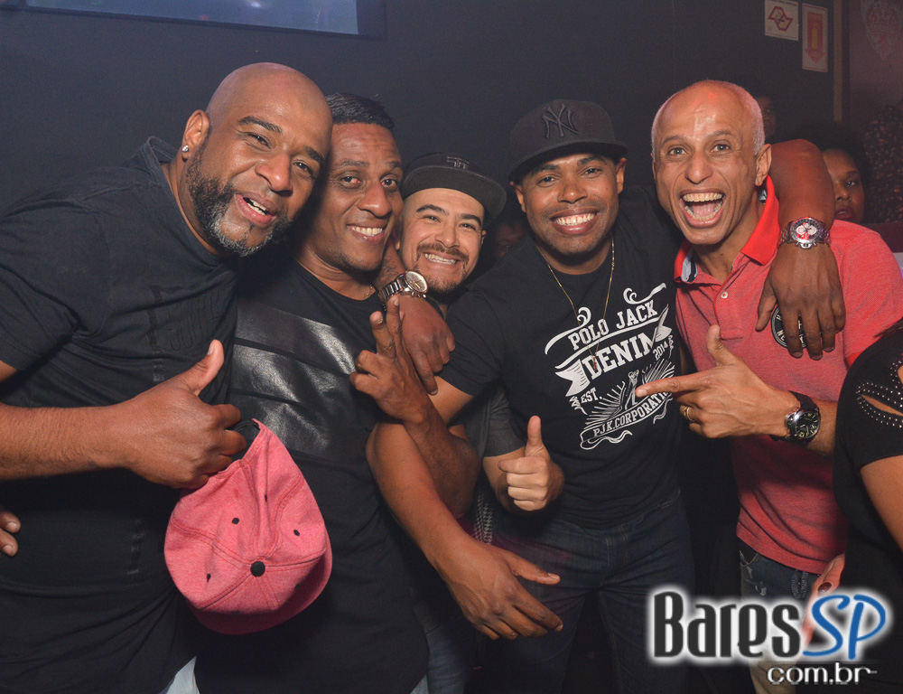Baile das Antigas 12ª edição com DJs Silvinho, Katatau e Zhenna no Akbar Lounge e Disco Baile das Antigas 12ª edição com DJs Silvinho, Katatau e Zhenna no Akbar Lounge e Disco