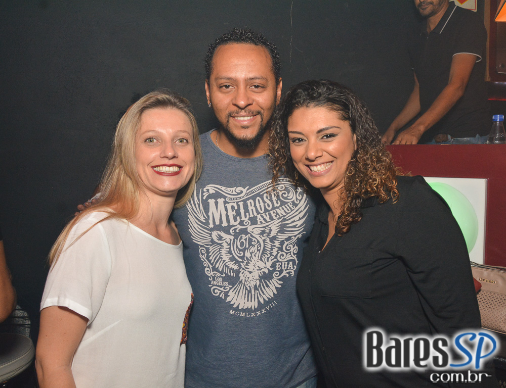 Baile das Antigas 12ª edição com DJs Silvinho, Katatau e Zhenna no Akbar Lounge e Disco Baile das Antigas 12ª edição com DJs Silvinho, Katatau e Zhenna no Akbar Lounge e Disco
