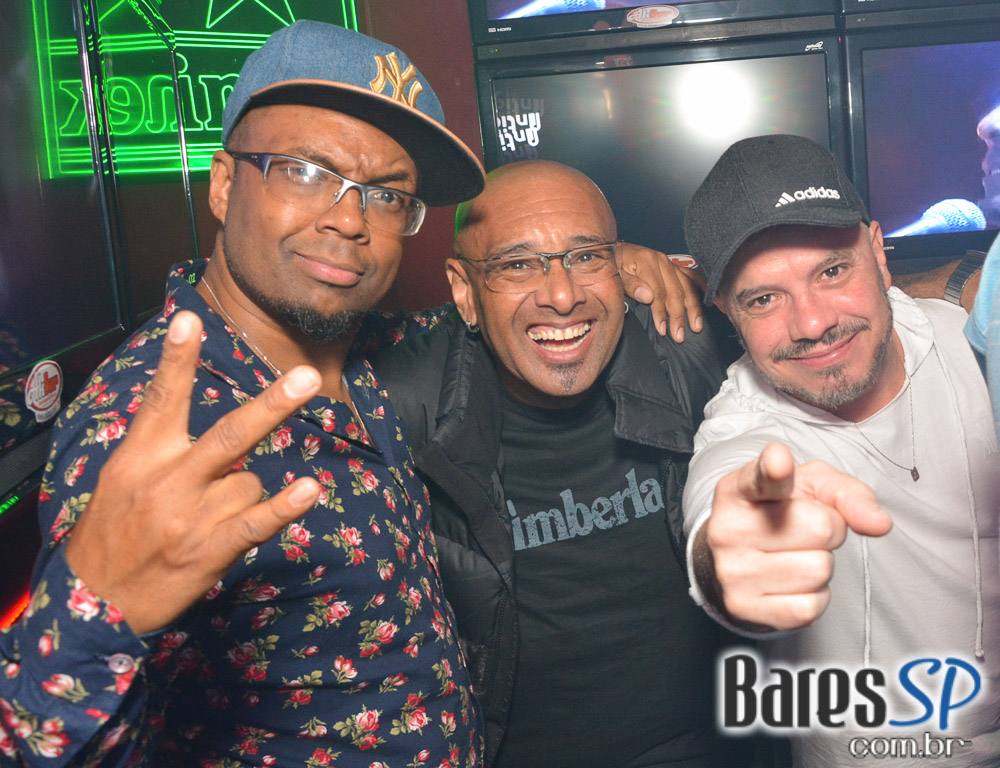 Baile das Antigas 12ª edição com DJs Silvinho, Katatau e Zhenna no Akbar Lounge e Disco Baile das Antigas 12ª edição com DJs Silvinho, Katatau e Zhenna no Akbar Lounge e Disco