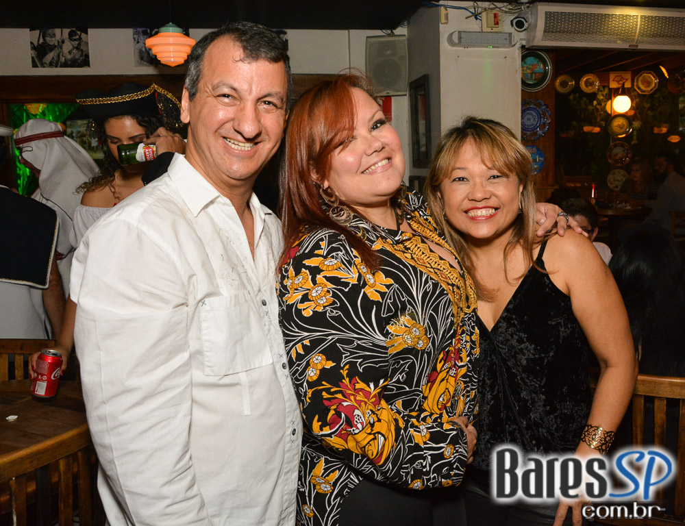 Baile das Antigas 12ª edição com DJs Silvinho, Katatau e Zhenna no Akbar Lounge e Disco Baile das Antigas 12ª edição com DJs Silvinho, Katatau e Zhenna no Akbar Lounge e Disco