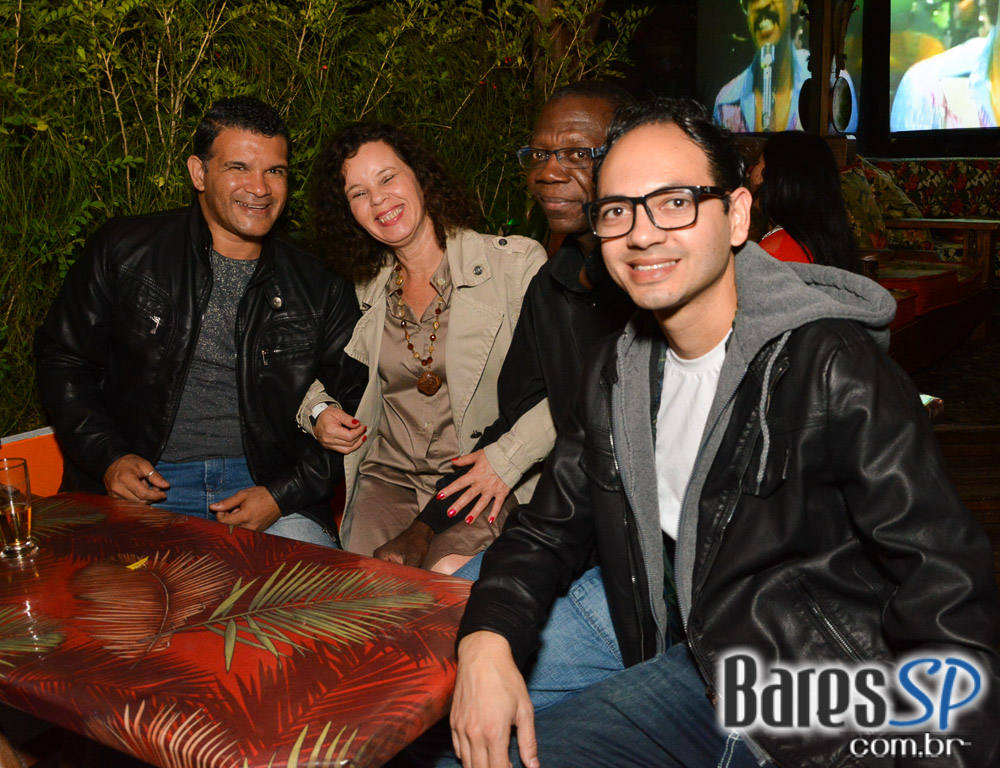 Baile das Antigas 12ª edição com DJs Silvinho, Katatau e Zhenna no Akbar Lounge e Disco Baile das Antigas 12ª edição com DJs Silvinho, Katatau e Zhenna no Akbar Lounge e Disco