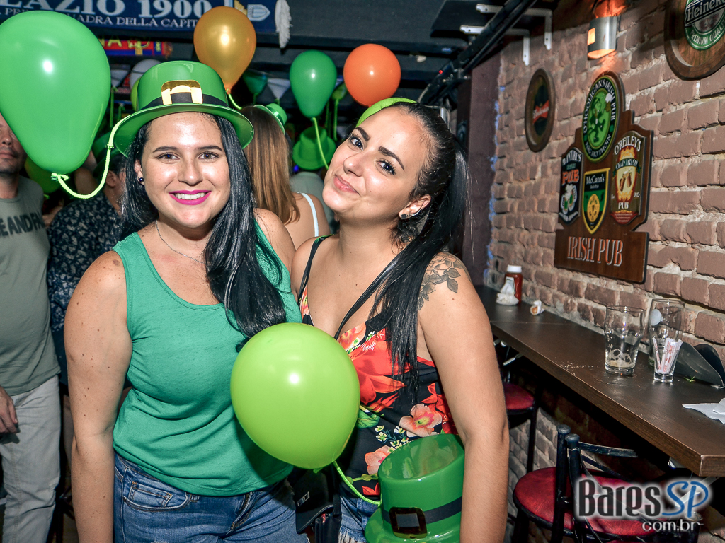 Dia de St. Patrick's com Karaoke Rockstar animou a noite no St. Paul's Pub - St. Patrick's Week