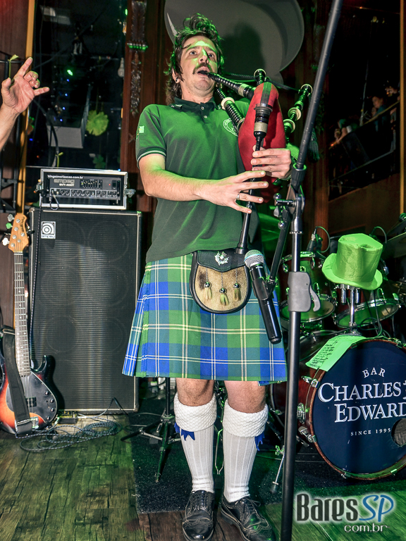 Grandes sucessos do rock com a banda Junkie Box no Bar Charles Edward - St. Patrick's Week