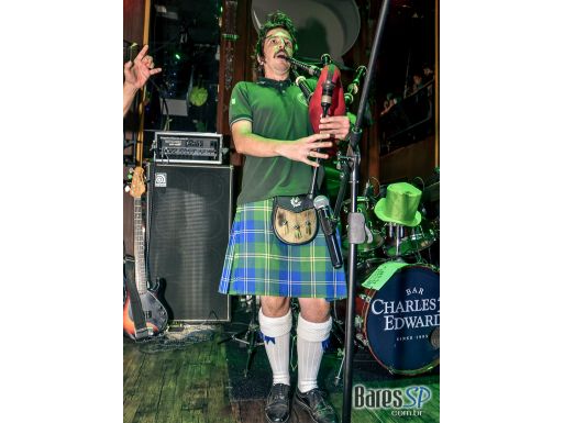 Grandes sucessos do rock com a banda Junkie Box no Bar Charles Edward - St. Patrick's Week