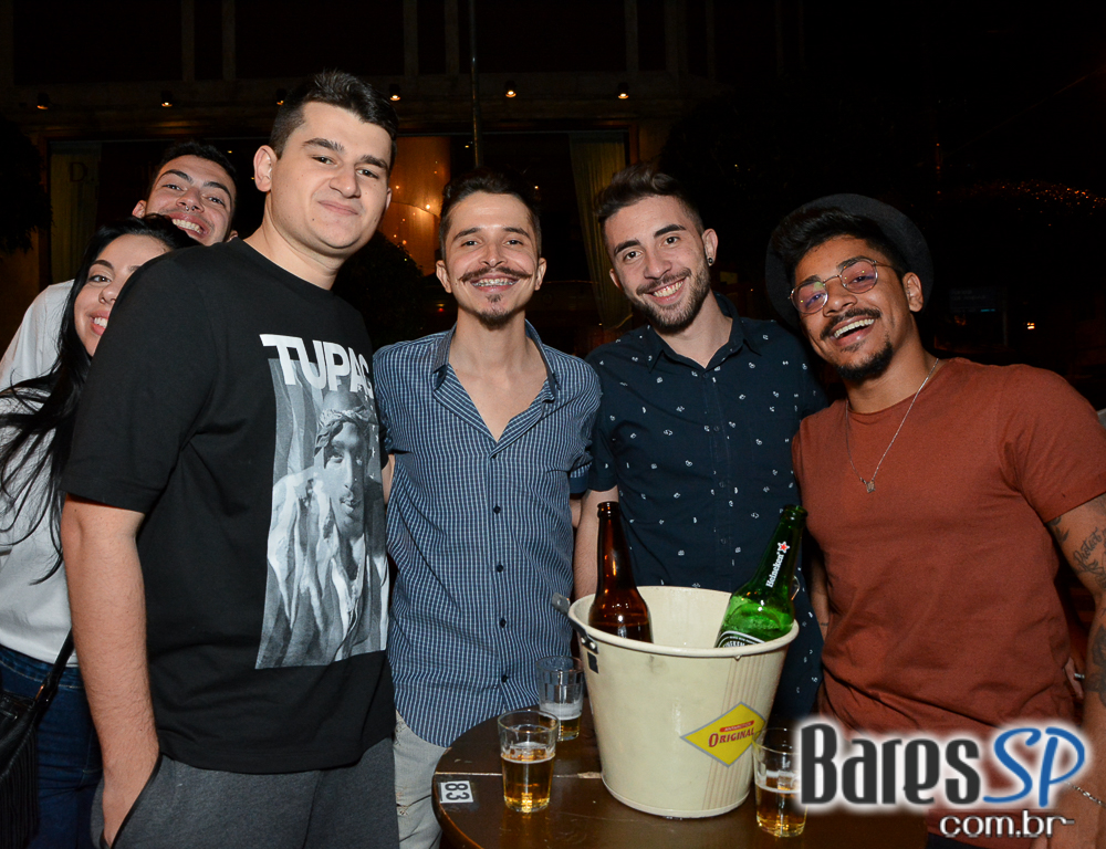 Bar Salvador oferece happy hour com boa comida, petiscos exclusivos e cerveja bem gelada Bar Salvador oferece happy hour com boa comida, petiscos exclusivos e cerveja bem gelada