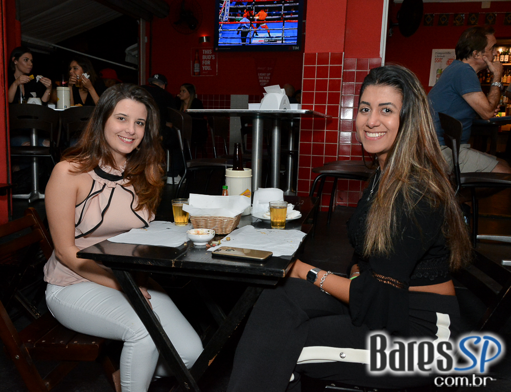 Bar Salvador oferece happy hour com boa comida, petiscos exclusivos e cerveja bem gelada