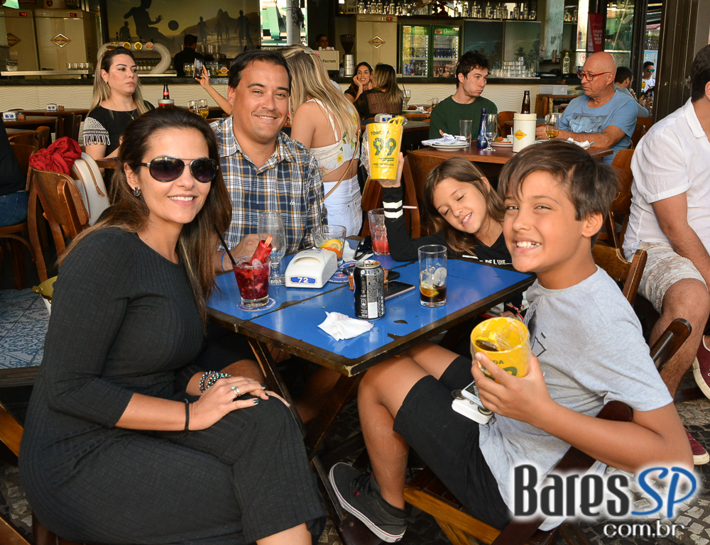 Ação Promocional Seleção 99 no Posto 6 Ação Promocional Seleção 99 no Posto 6