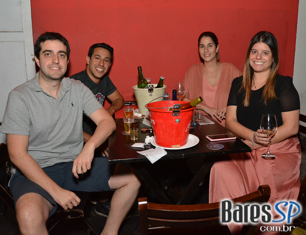 Aos sábados o Bar Salvador oferece feijoada e um cardápio variado de bebidas e petiscos Aos sábados o Bar Salvador oferece feijoada e um cardápio variado de bebidas e petiscos