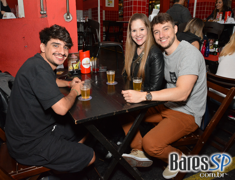 Aos sábados o Bar Salvador oferece feijoada e um cardápio variado de bebidas e petiscos Aos sábados o Bar Salvador oferece feijoada e um cardápio variado de bebidas e petiscos
