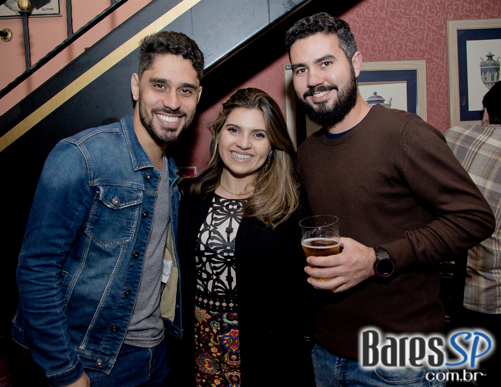 Banda Patrulha do Rádio sacode The Blue Pub com clássicos do Rock and Roll Banda Patrulha do Rádio sacode The Blue Pub com clássicos do Rock and Roll