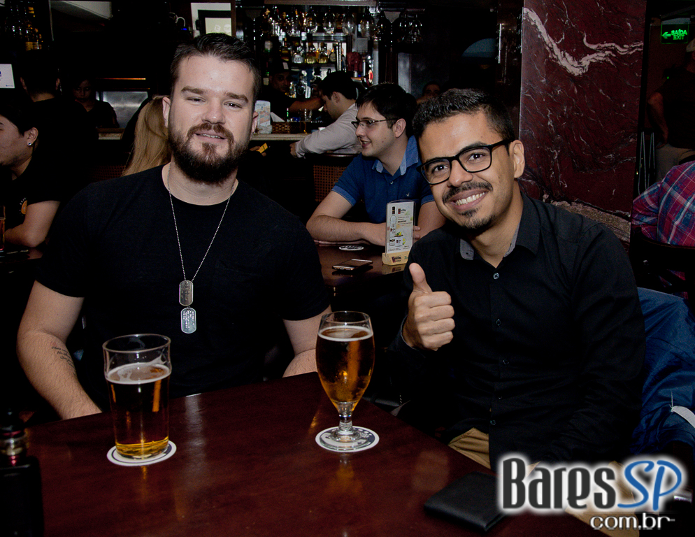 Banda Patrulha do Rádio sacode The Blue Pub com clássicos do Rock and Roll Banda Patrulha do Rádio sacode The Blue Pub com clássicos do Rock and Roll