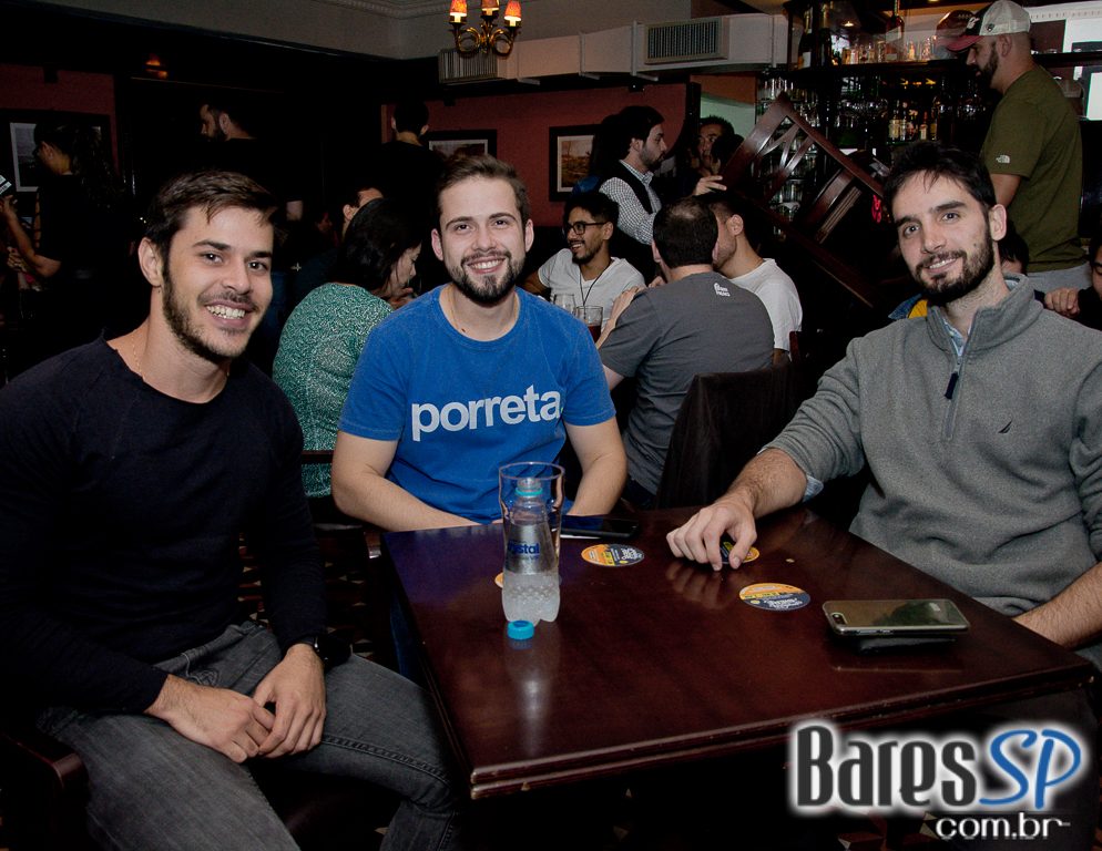 Banda Patrulha do Rádio sacode The Blue Pub com clássicos do Rock and Roll Banda Patrulha do Rádio sacode The Blue Pub com clássicos do Rock and Roll