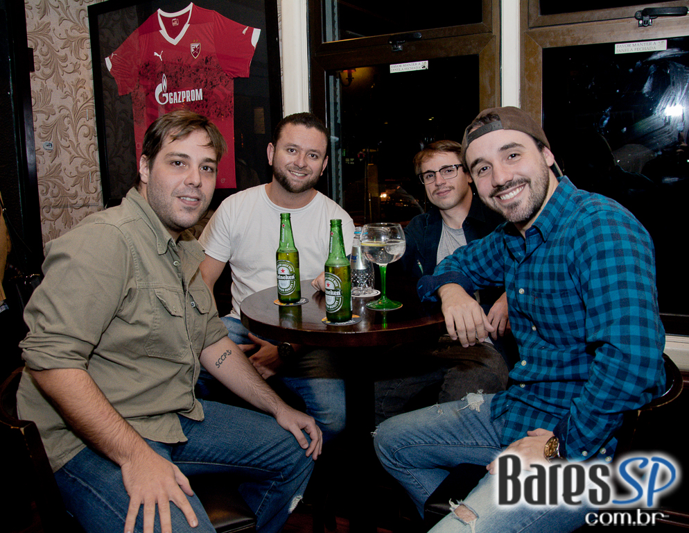 Banda Patrulha do Rádio sacode The Blue Pub com clássicos do Rock and Roll Banda Patrulha do Rádio sacode The Blue Pub com clássicos do Rock and Roll