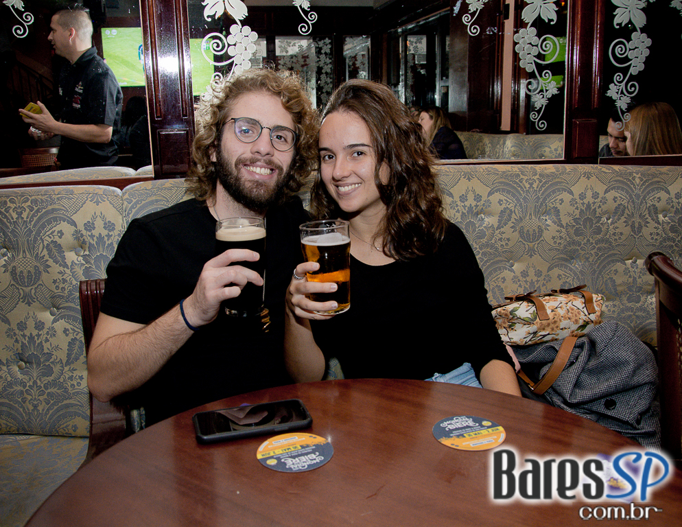 Banda Patrulha do Rádio sacode The Blue Pub com clássicos do Rock and Roll Banda Patrulha do Rádio sacode The Blue Pub com clássicos do Rock and Roll