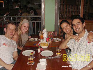 Sábado animado e com gente bonita no Barthô Sábado animado e com gente bonita no Barthô