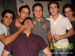 Sexta à noite no Paddock Bar e Gastronomia Sexta à noite no Paddock Bar e Gastronomia